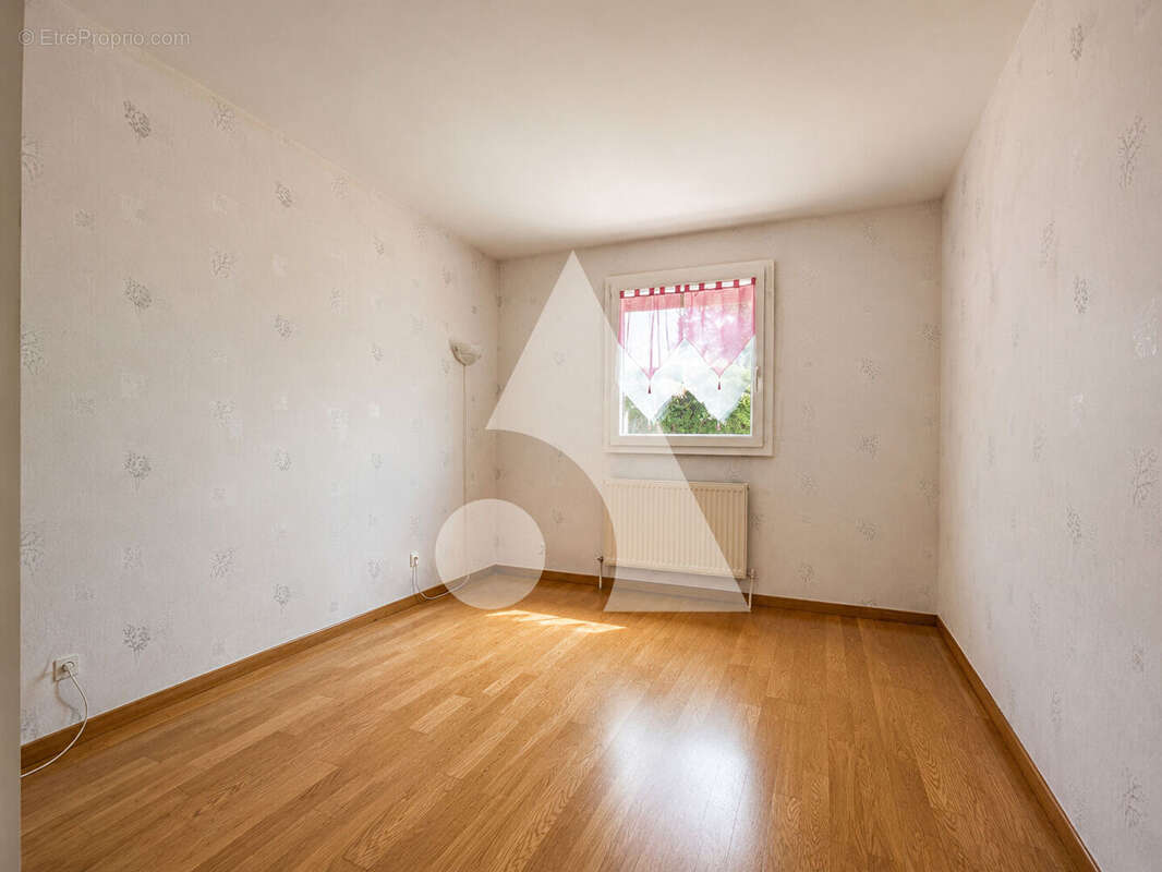 Maison 125 m² - rafraichissement a prévoir - 5 min gare - photo 10