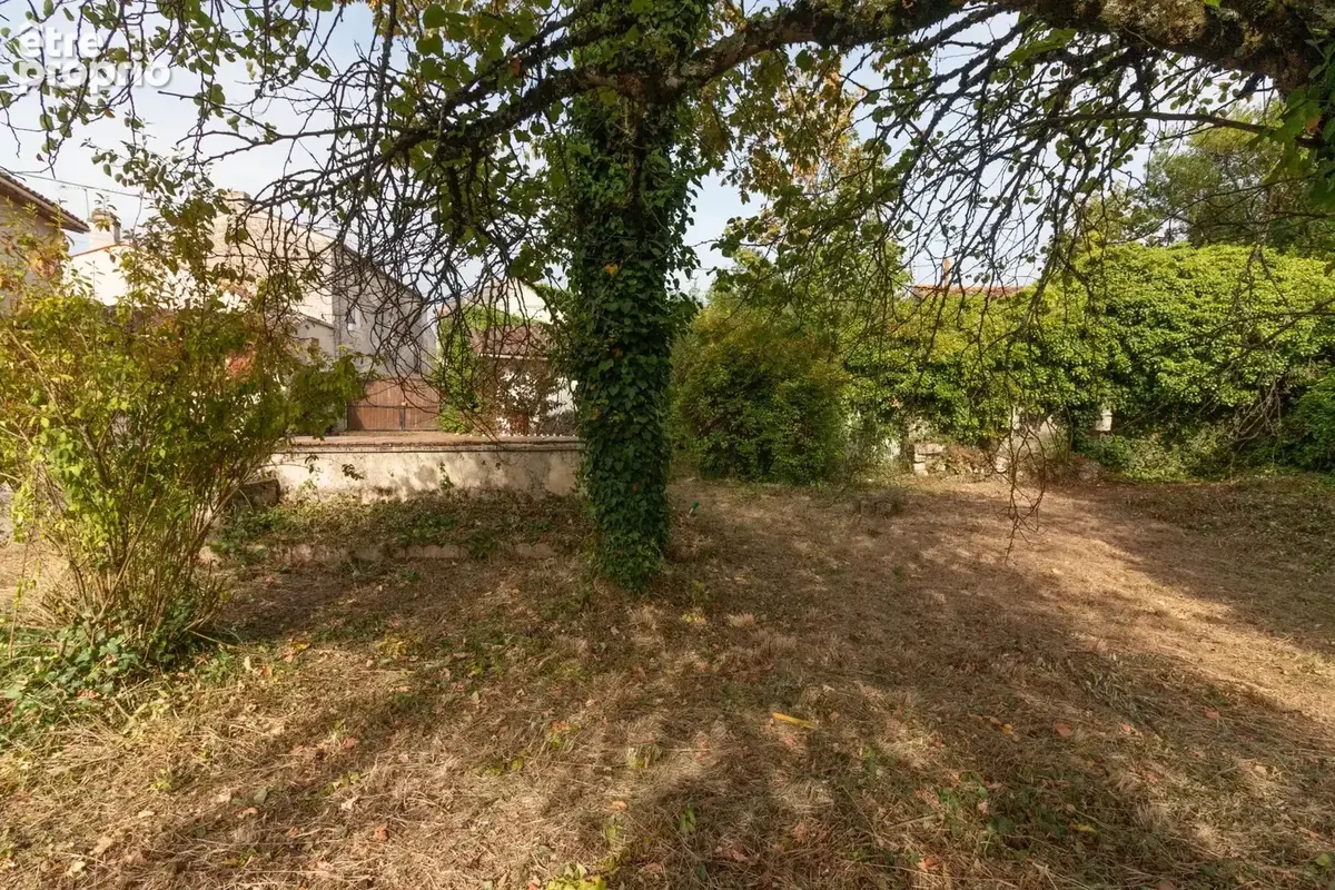Maison de village avec jardin, garage et potentiel - photo 17