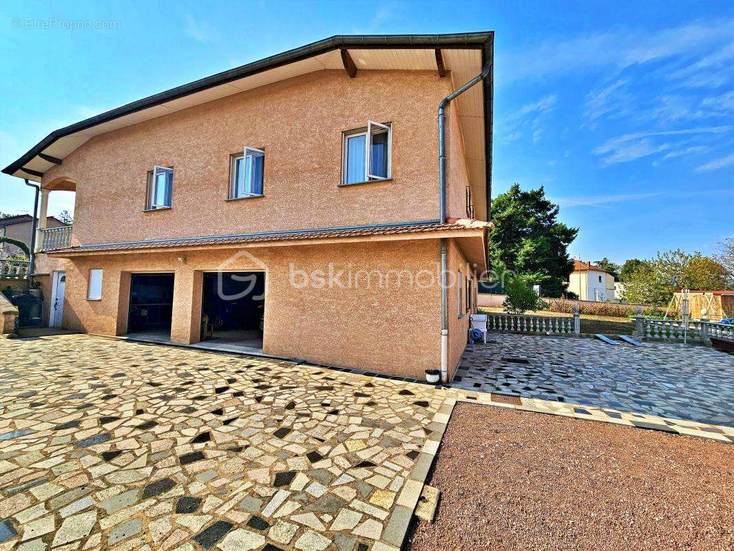 Maison de 233m² habitables - photo 2