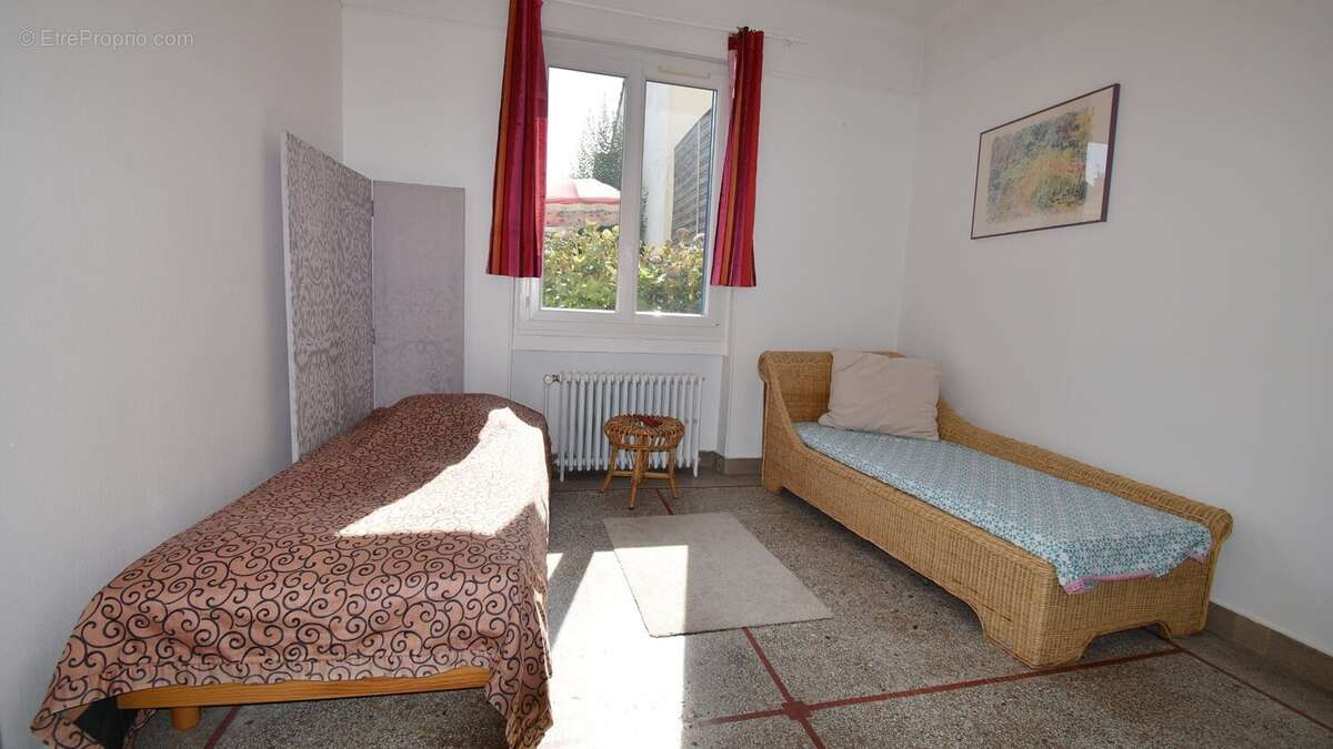 Maison de ville à vendre à Vichy, 3 chambres et bureau, garage et jardin. - photo 16