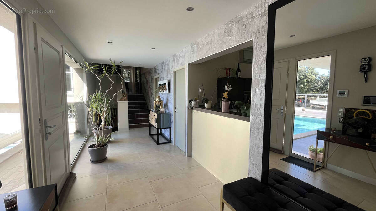 Maison à SAINT-MARCEL-DE-CAREIRET