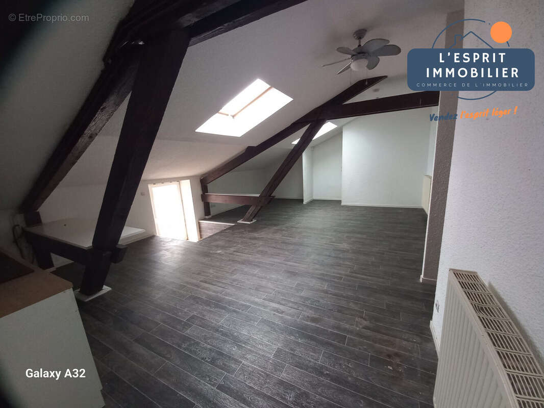 Appartement à COIN-LES-CUVRY