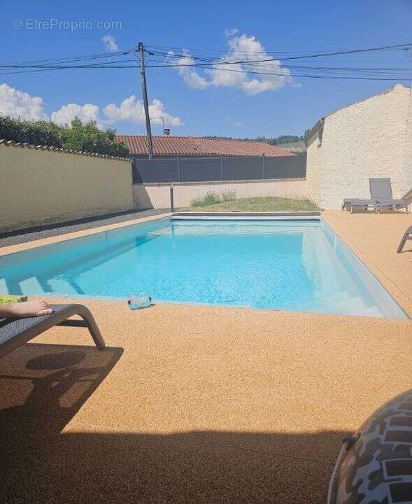 A PRUZILLY PROCHE MACON EN BOURGOGNE MAISON 5 PIECES DE 125 M² - Maison à PRUZILLY