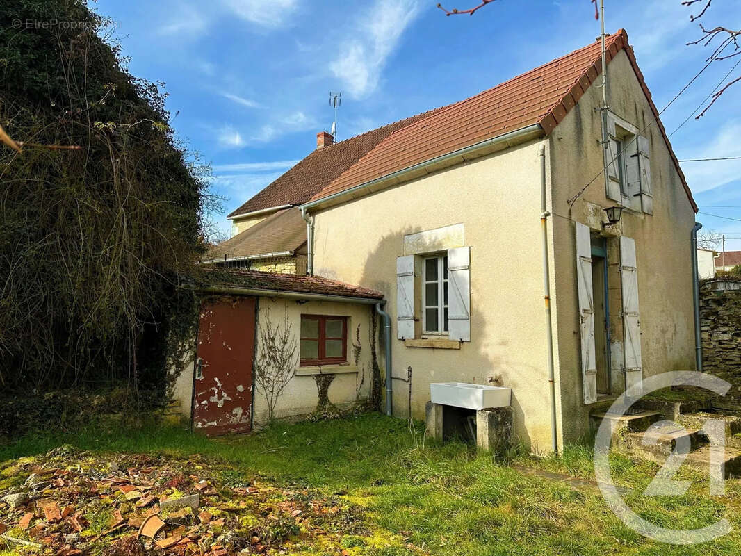 Maison 80 m² à Suilly-La-Tour  - photo 11
