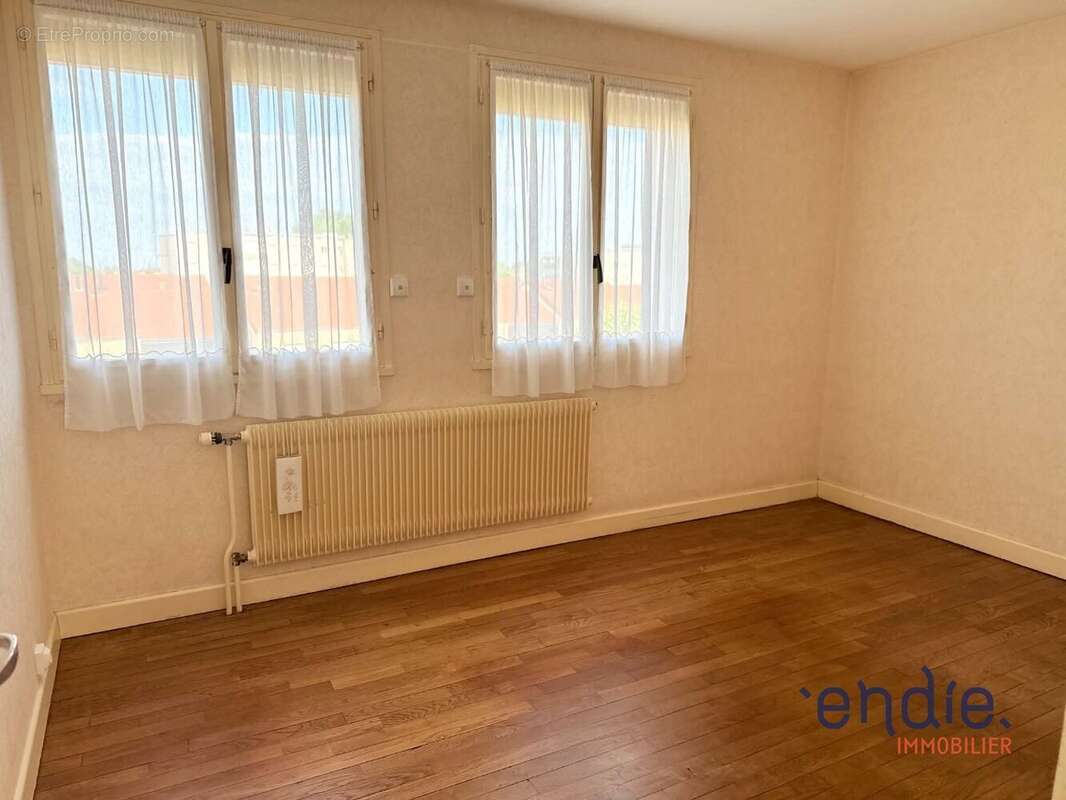 Maison 114 m² à Bourbon-Lancy  - photo 9