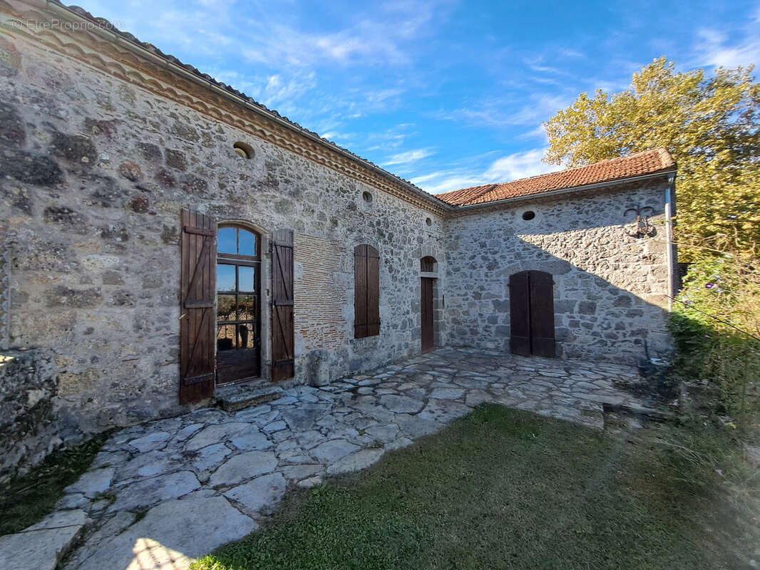 Maison à PORT-SAINTE-MARIE