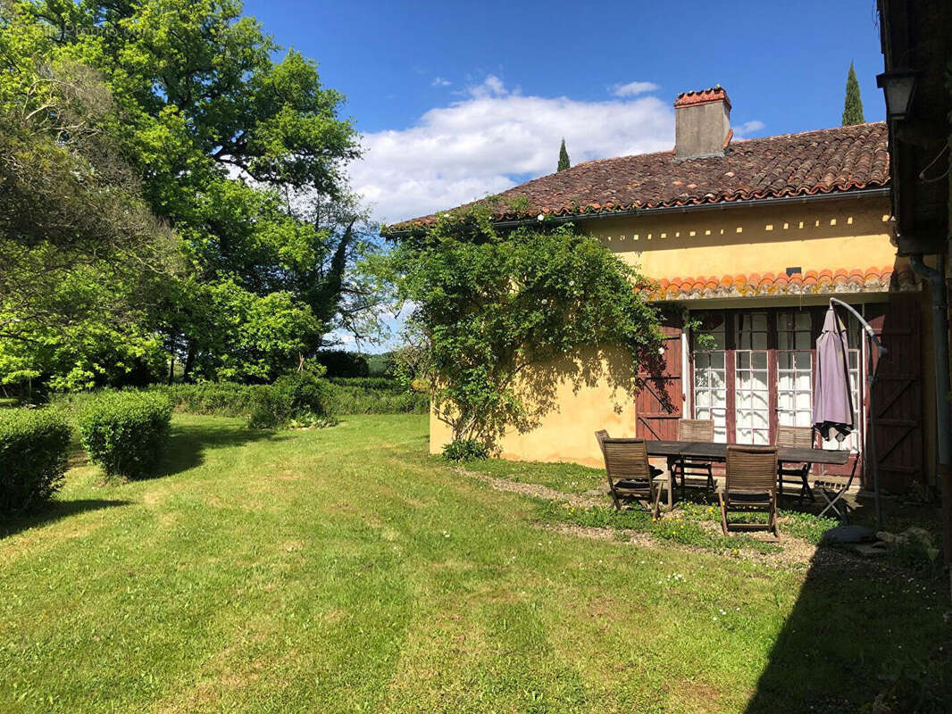 Maison du xviie à vendre à coudures - photo 7