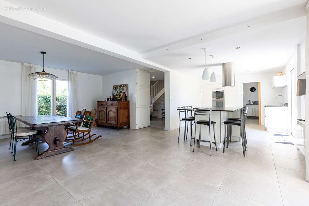 HAUT BOULIAC , quartier résidentiel et prisé, confortable maison - photo 10