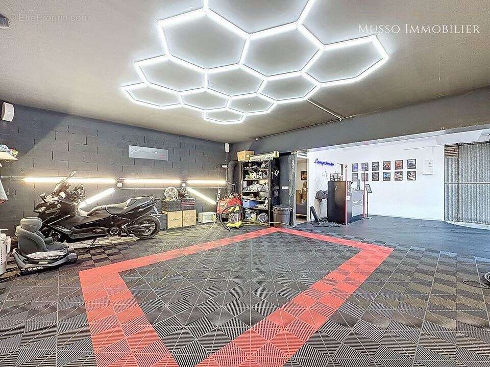 Commerce à MARSEILLE-9E