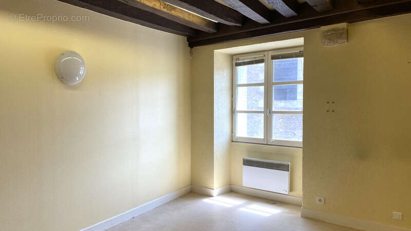 Commerce à L&#039;ISLE-SUR-SEREIN