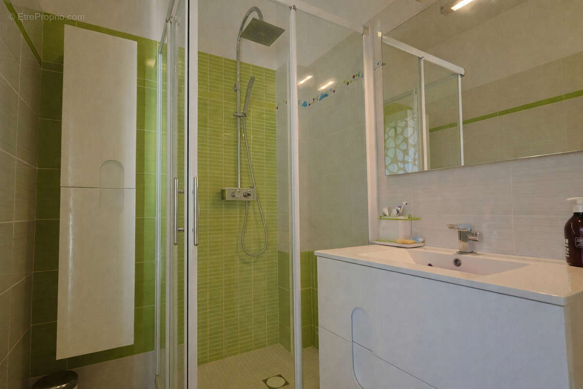 200M DE LA PLAGE DE PONTAILLAC - Appartement lumineux avec balcon - photo 9