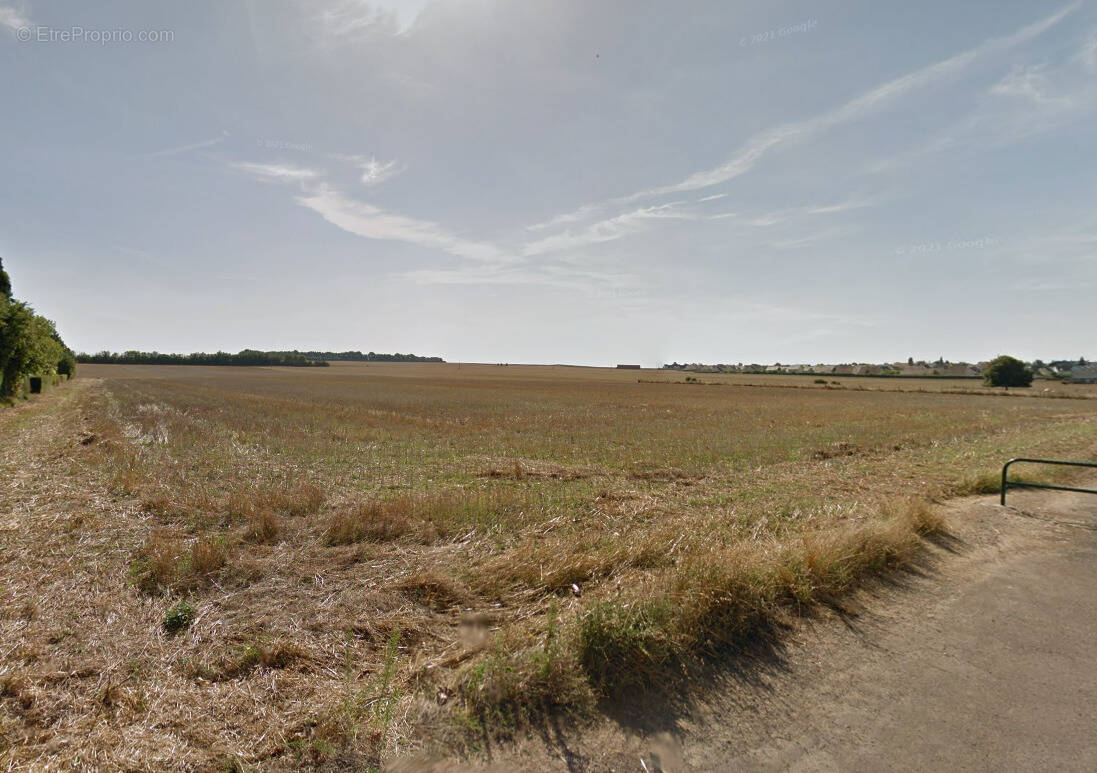 Terrain à SAINT-MARTIN-DE-FONTENAY