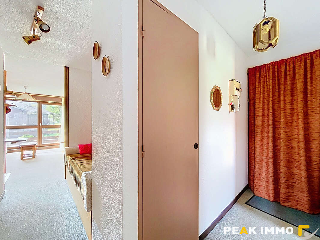F2 + chambre cabine et alcôve - 36 m2 - Combloux - photo 10