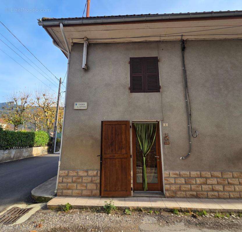 Maison à SAINT-CHRISTOPHE-SUR-GUIERS