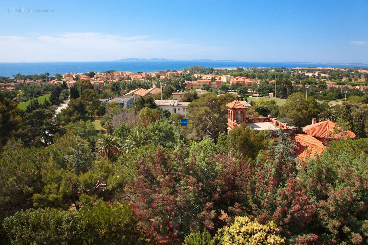 Appartement à LA LONDE-LES-MAURES