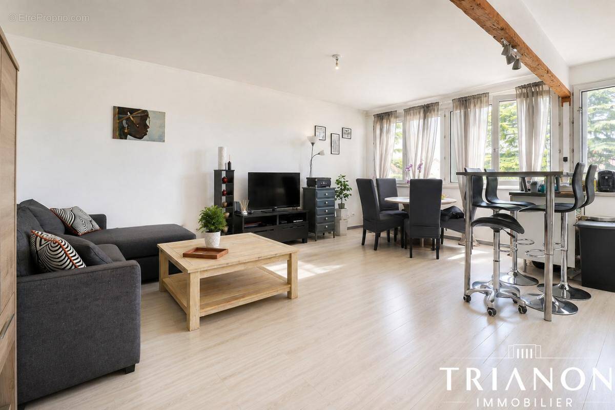 Appartement à LES CLAYES-SOUS-BOIS