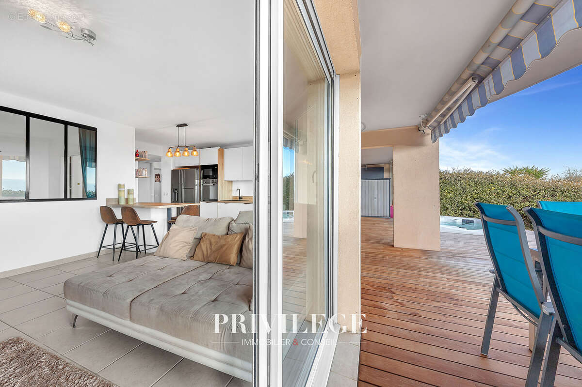 Appartement à SAINT-LAURENT-DU-VAR