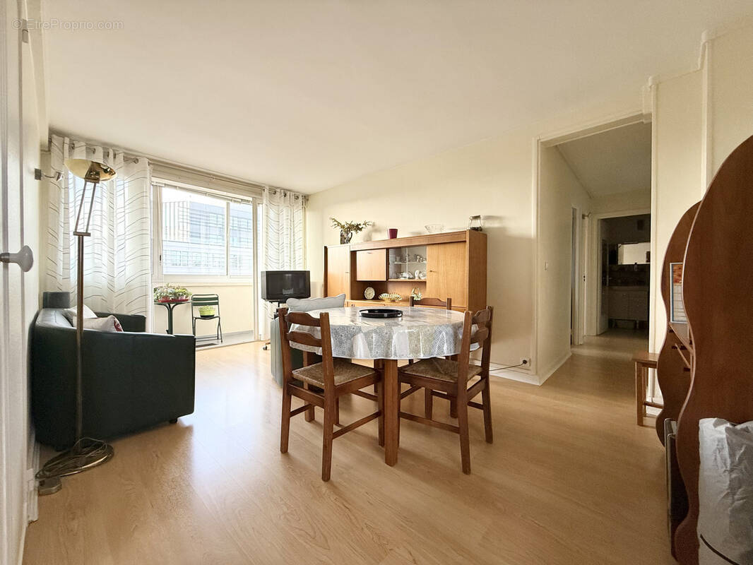 Appartement à COURBEVOIE