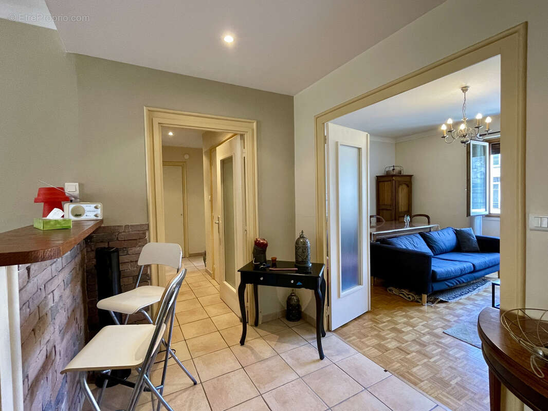 Appartement T3 de 85 m2 en plein cœur de Chambéry avec ascenseur - photo 2