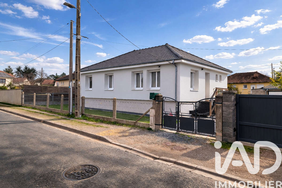 Photo 2 - Maison à YZEURE