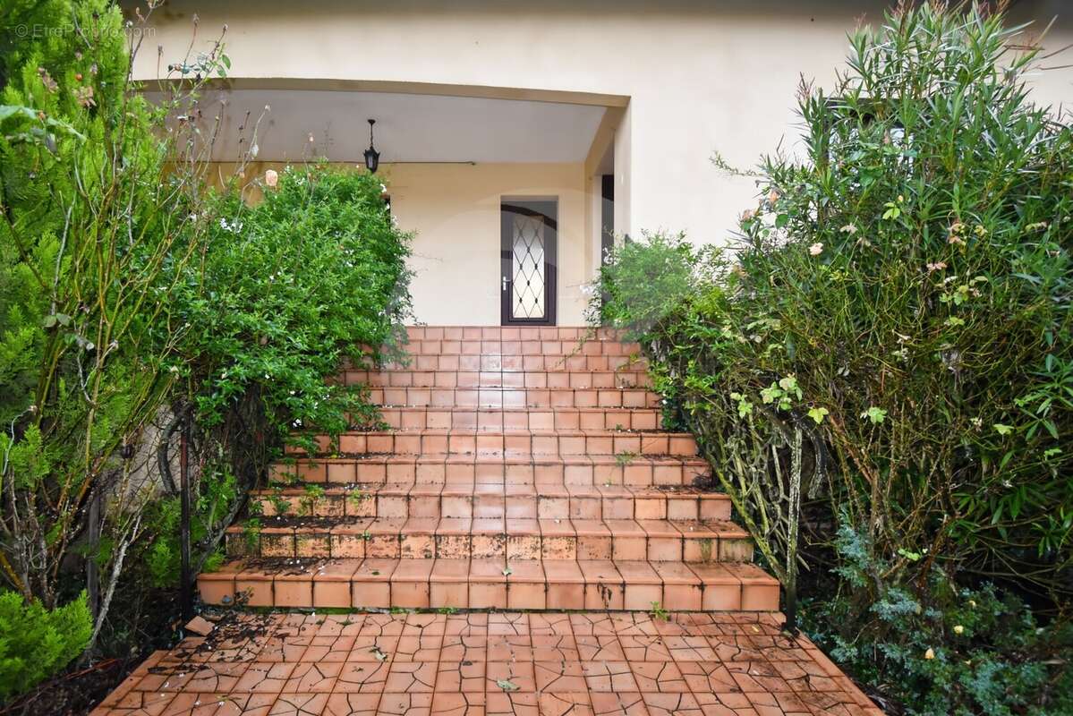 Maison à SAINT-ETIENNE-DE-TULMONT