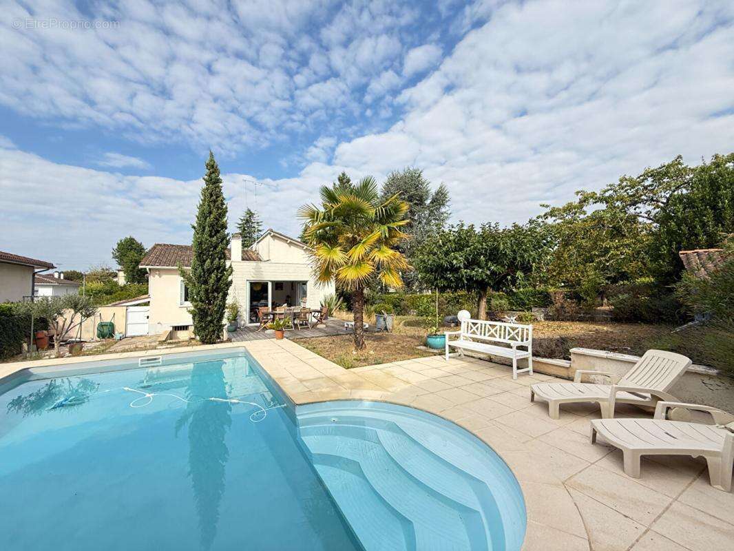 Maison à SAINT-YRIEIX-SUR-CHARENTE