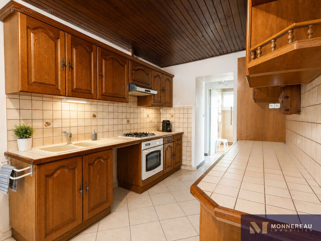 Maison de plain pied avec 500 m2 de dependances - photo 5