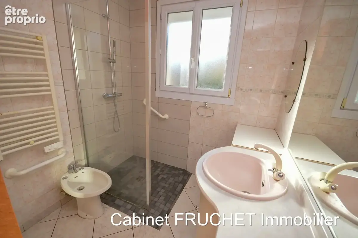 Axe CHANTONNAY - LES ESSARTS - Ensemble de deux maisons d'habitation indépendantes - photo 9