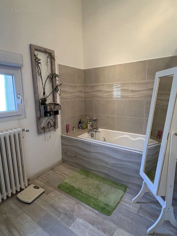 Maison à AMBRIERES-LES-VALLEES