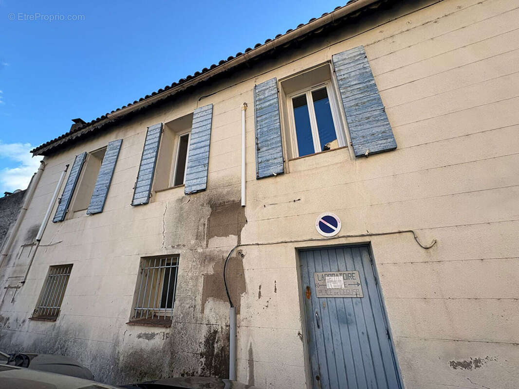 Commerce à ROQUEVAIRE