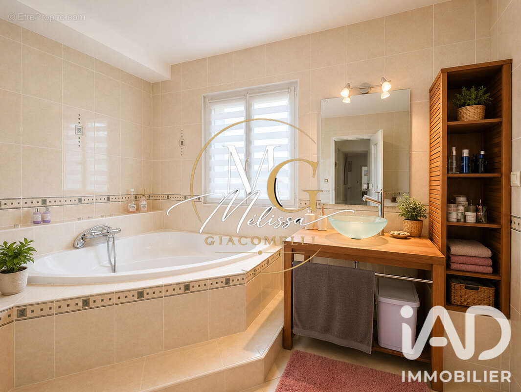 Maison 170 m² à Sauveterre-De-Guyenne  - photo 3