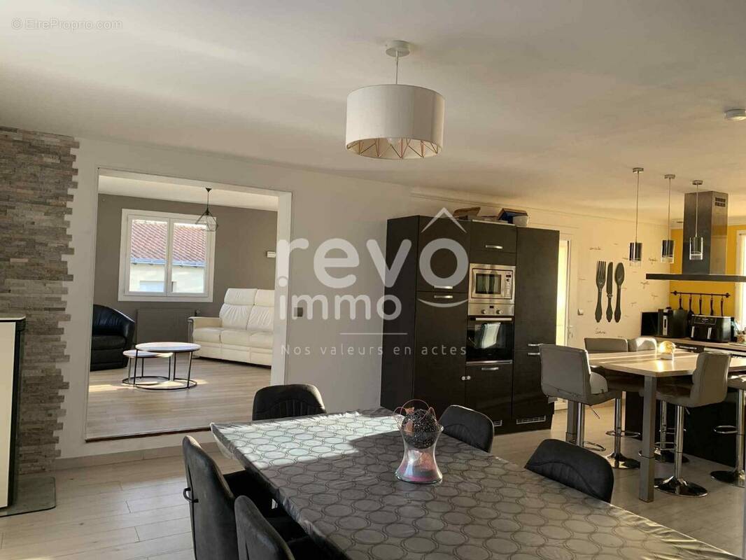 Maison à SAINT-LAURENT-SUR-SEVRE