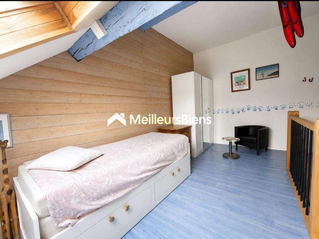 Maison à SAINT-GENIS-POUILLY