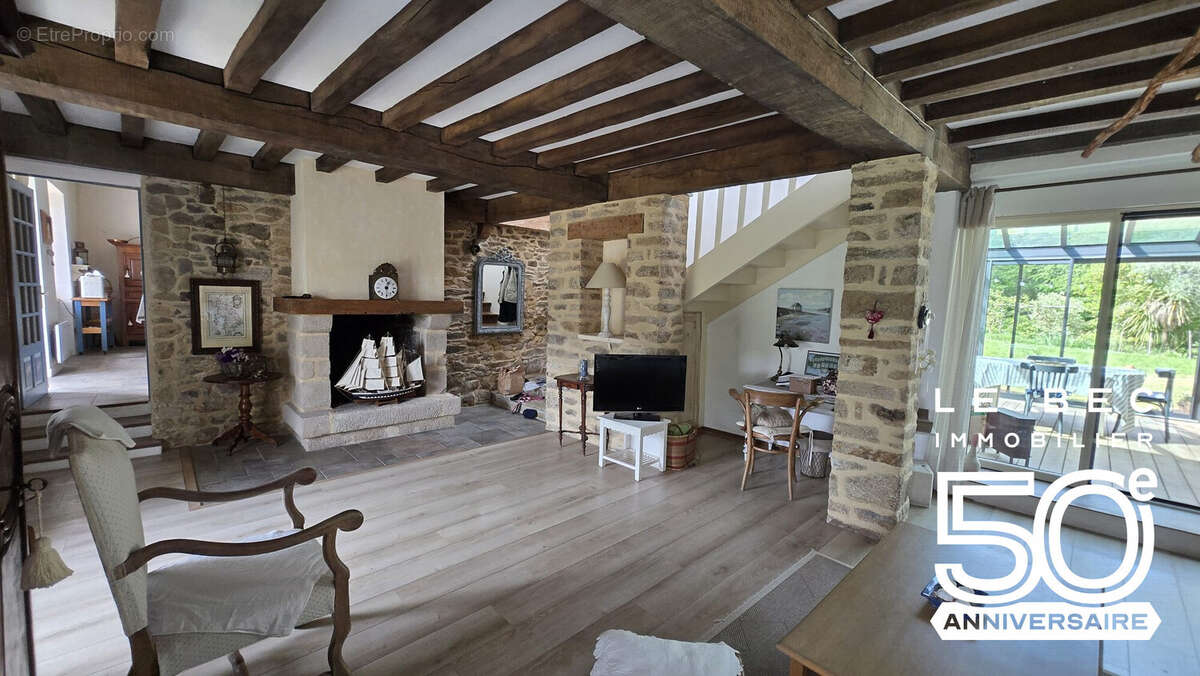 Maison 257 m² à Surzur  - photo 4