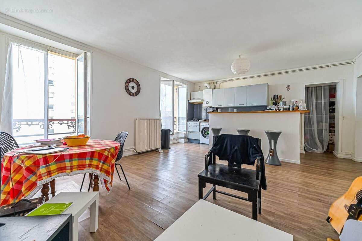 Appartement à PARIS-18E