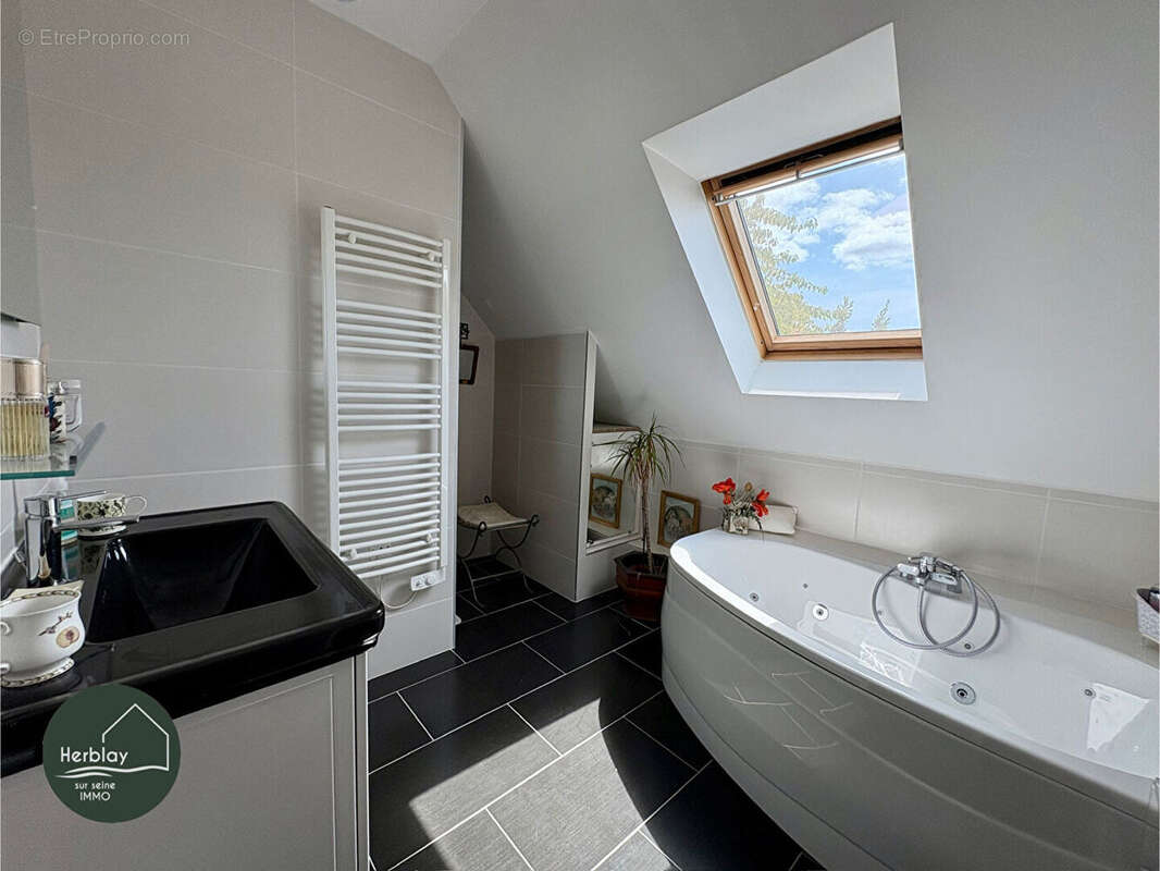 Maison proche centre ville - Herblay Sur Seine 6 pièces 125 m² - photo 9