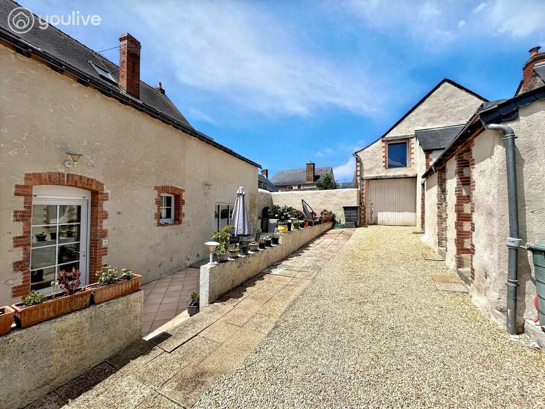 Maison à BEAULIEU-SUR-LAYON