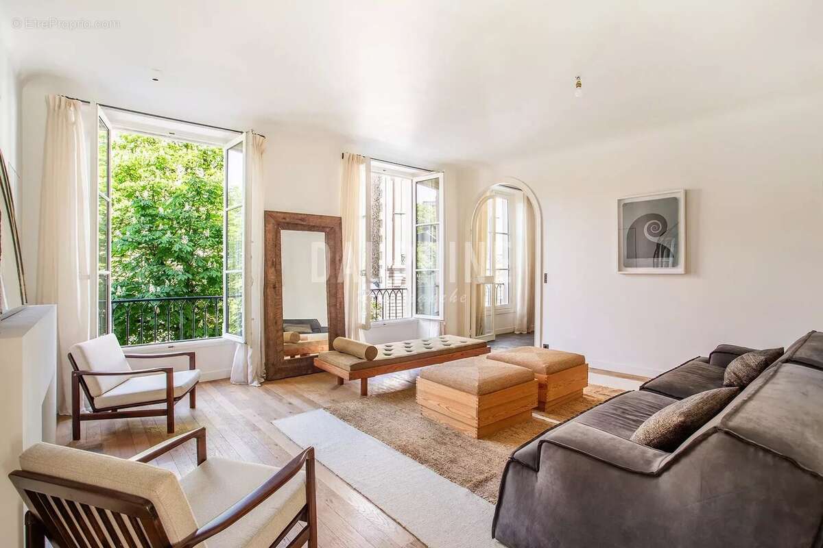 Appartement à PARIS-7E