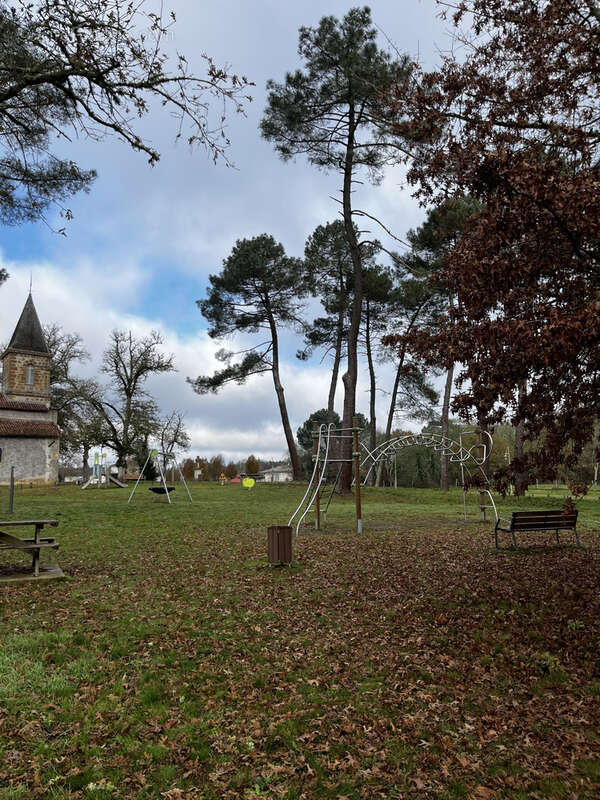 Terrain à UCHACQ-ET-PARENTIS