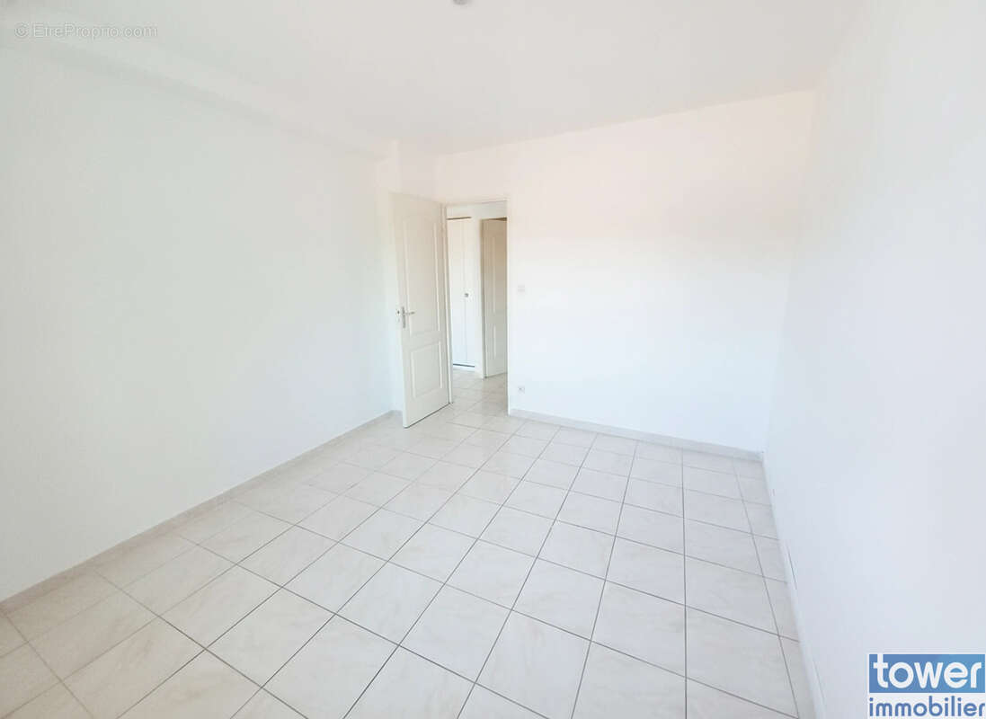 T4 lumineux 71m2 + véranda 22 m2, vue dégagée   plein centre et à deux pas des Thermes - photo 17