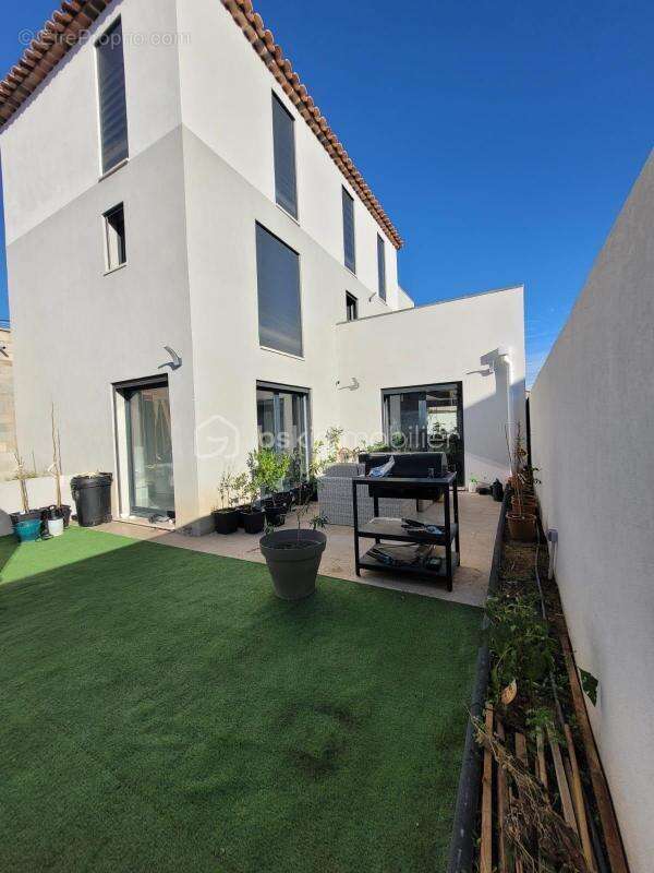 Maison à LE MUY