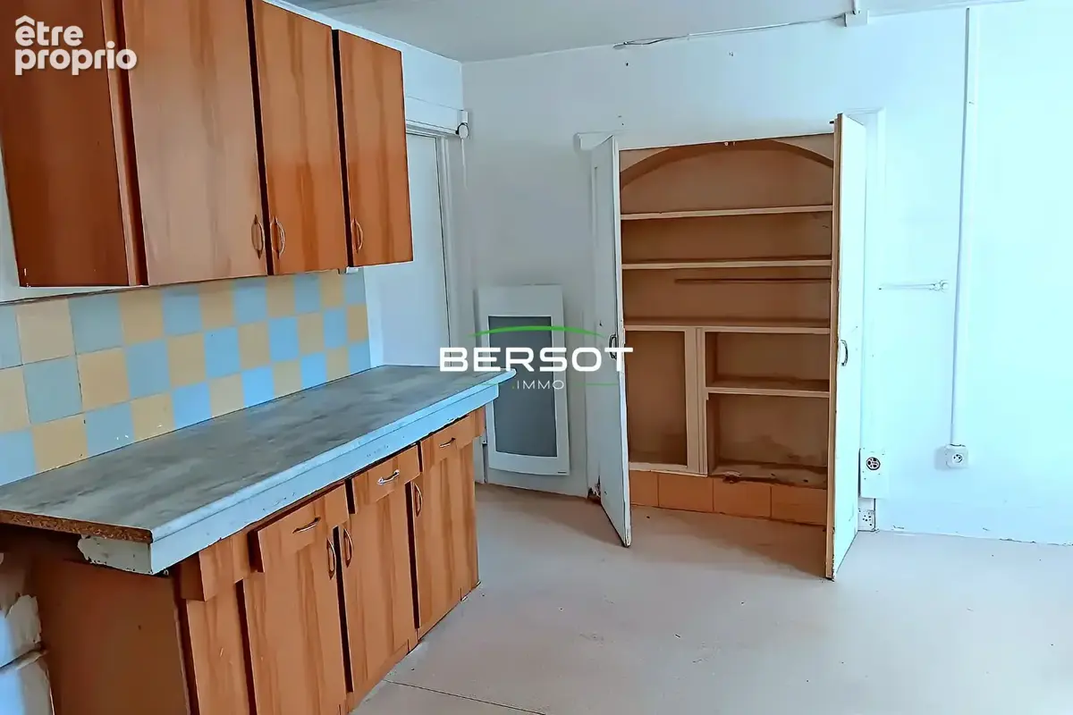 Maison de village avec deux appartements et un garage - photo 5