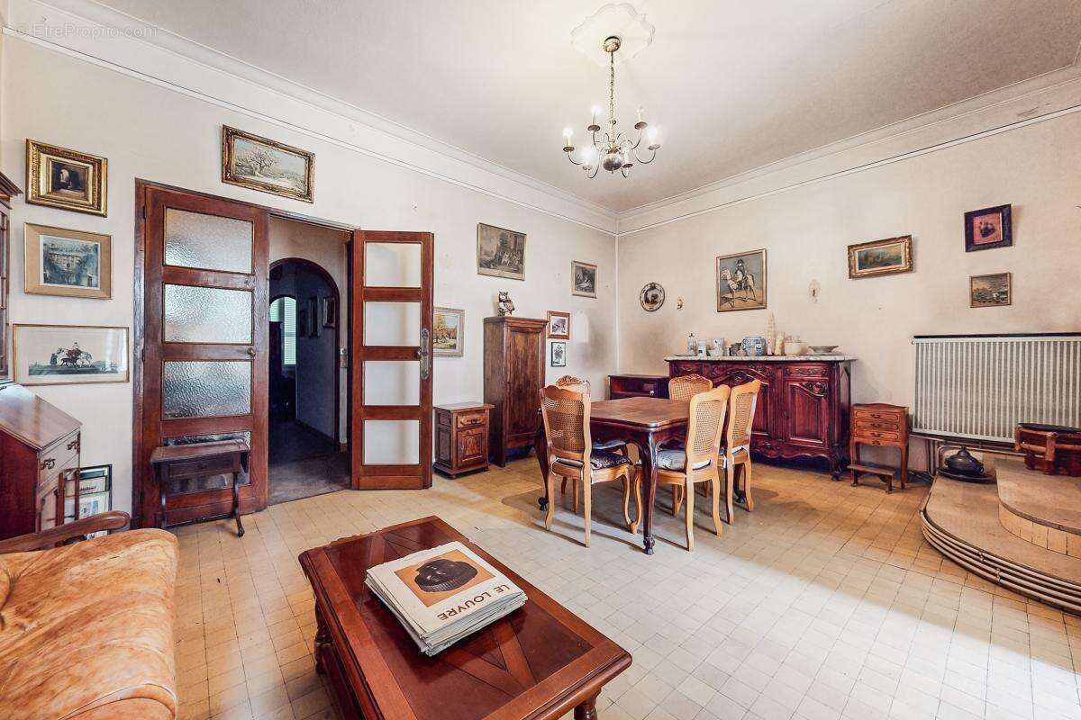 Appartement à MARSEILLE-1E