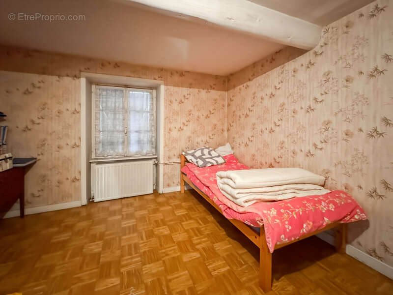 Maison à LA CLAYETTE