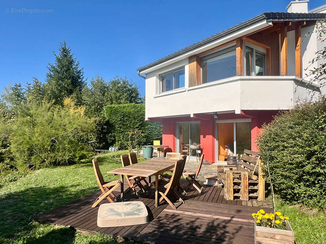 Maison à CEYRAT