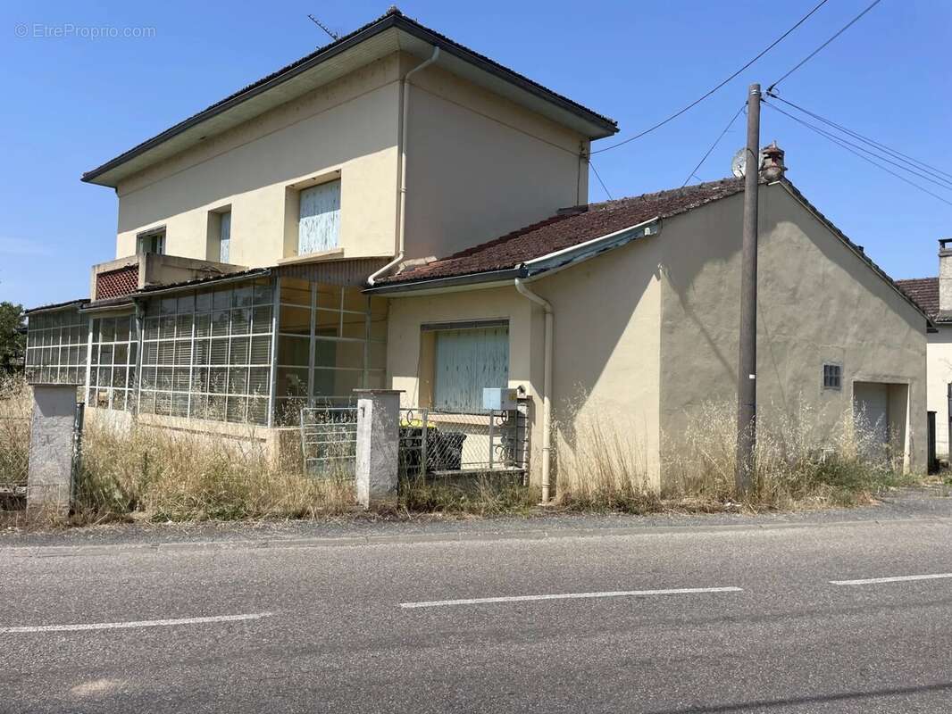 GRANDE MAISON avec jardin et garage. - photo 16