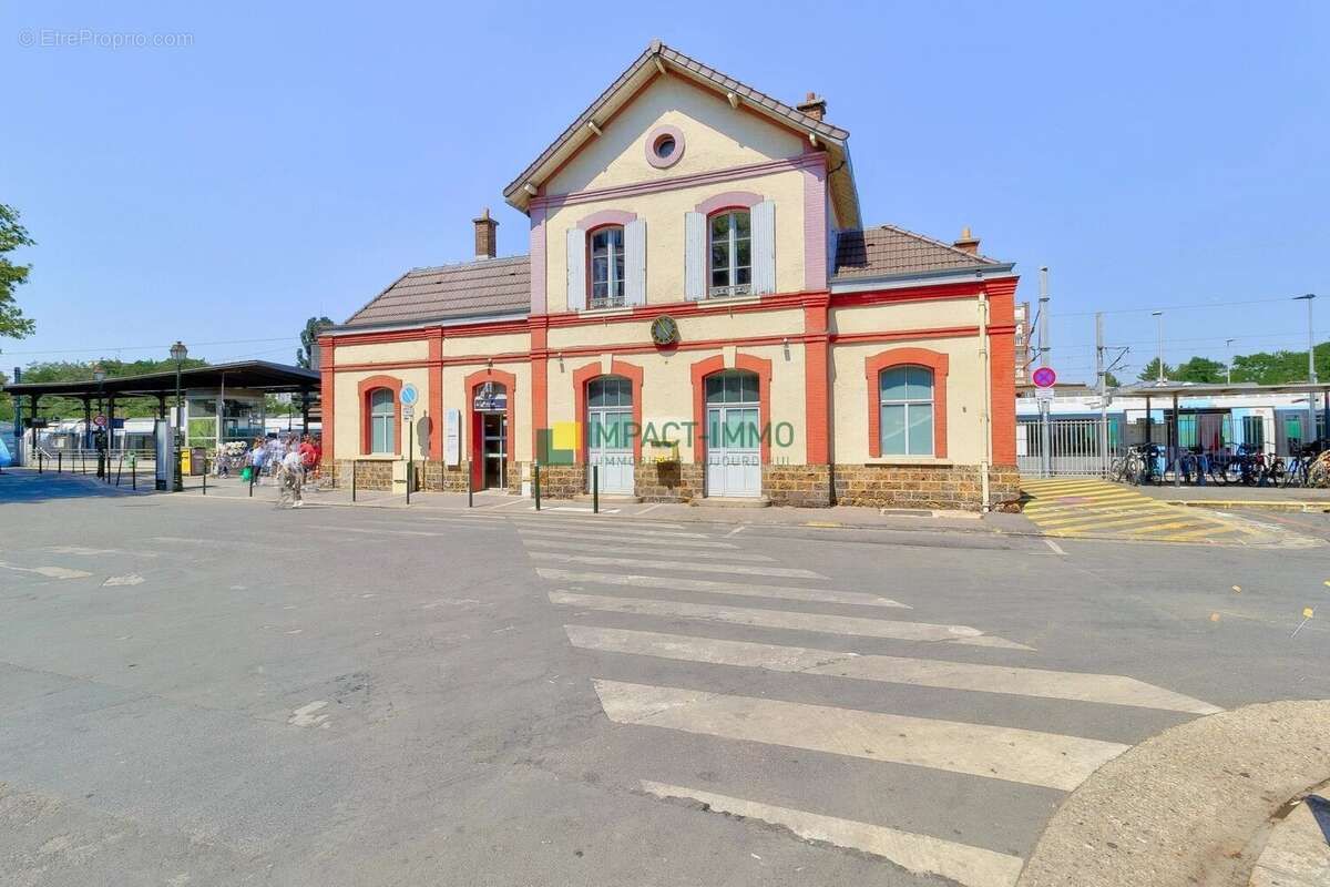 Appartement à LA GARENNE-COLOMBES