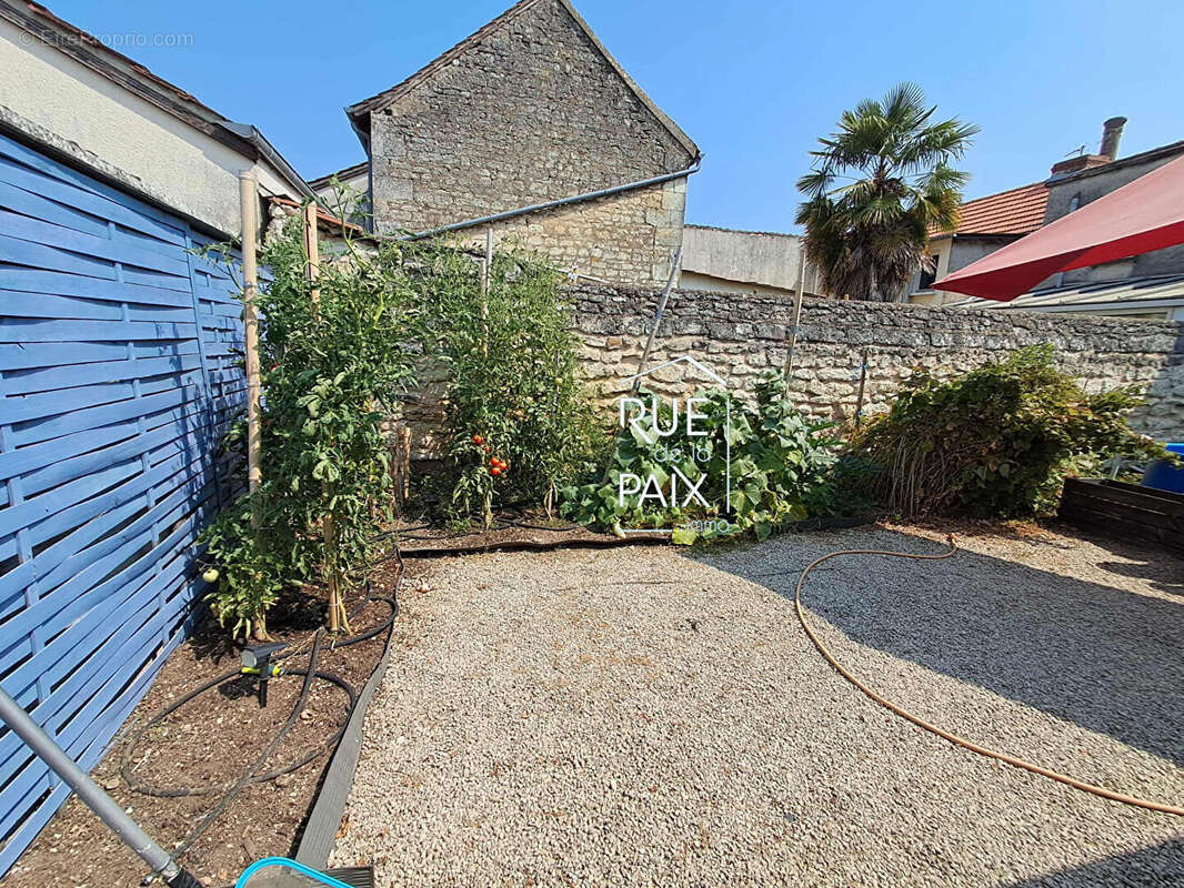 Charmante maison à Châtellerault avec cours et dépendance - photo 13