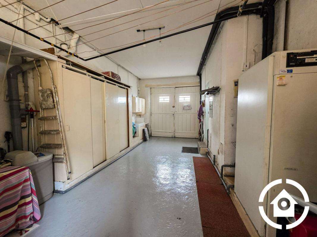 Maison familiale 4 chambres + dépendance et cour - photo 11