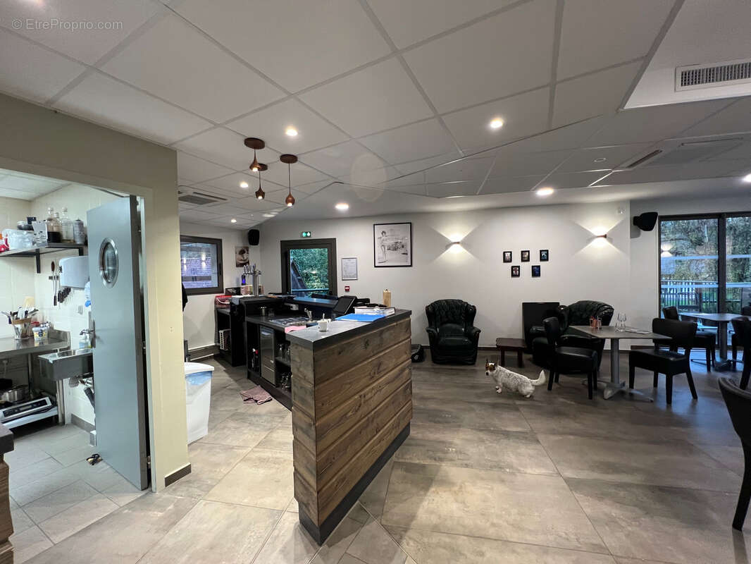 Commerce à MONS-BOUBERT